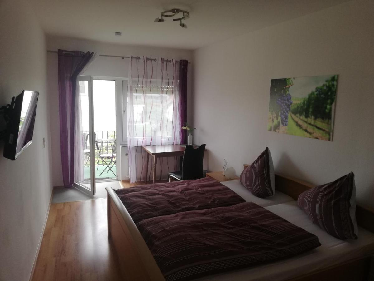 Bed And Breakfast - Rheingauer Hof โอสตริช-วินเคิล ภายนอก รูปภาพ